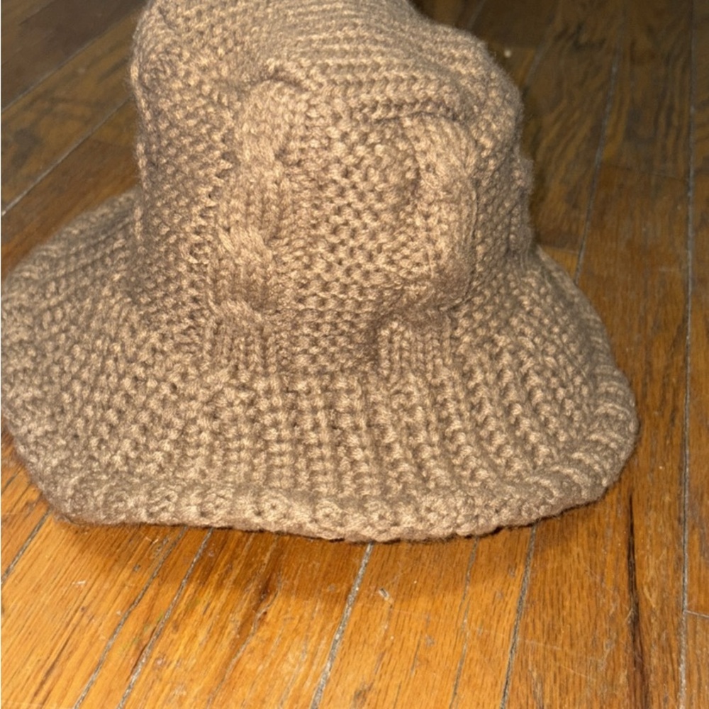 ❄️☃️🧶NWOT Cozy Tan Brown Cable Knit Bucket Hat w/ Adjustable Brim